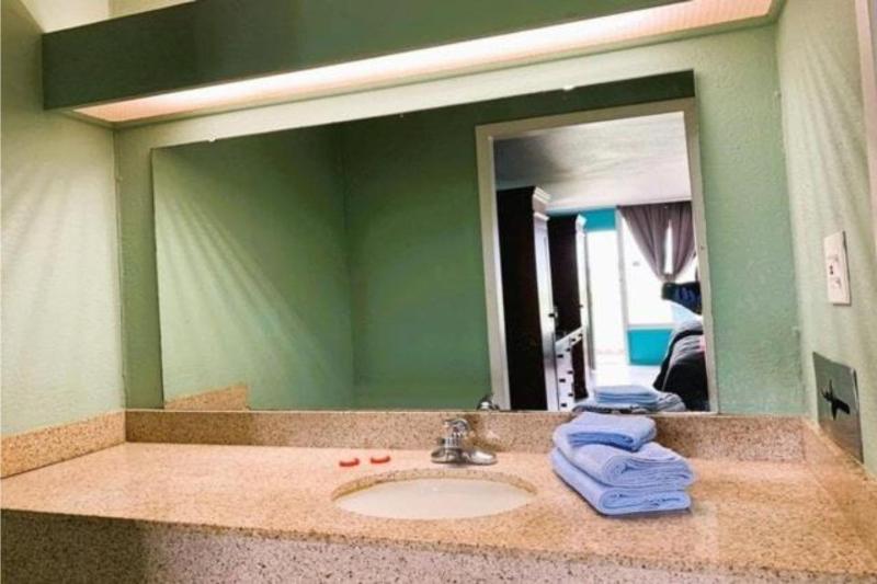 Premium 2 Queen Beds image 3