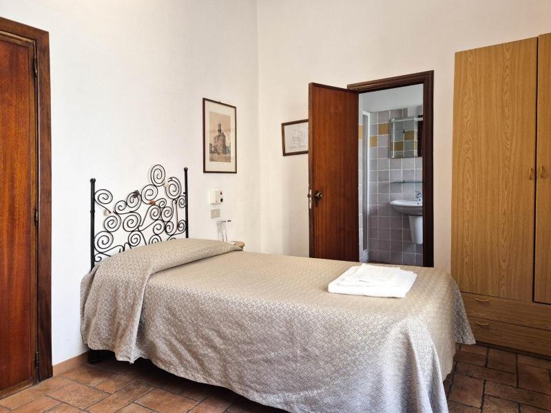 Single Room image 2