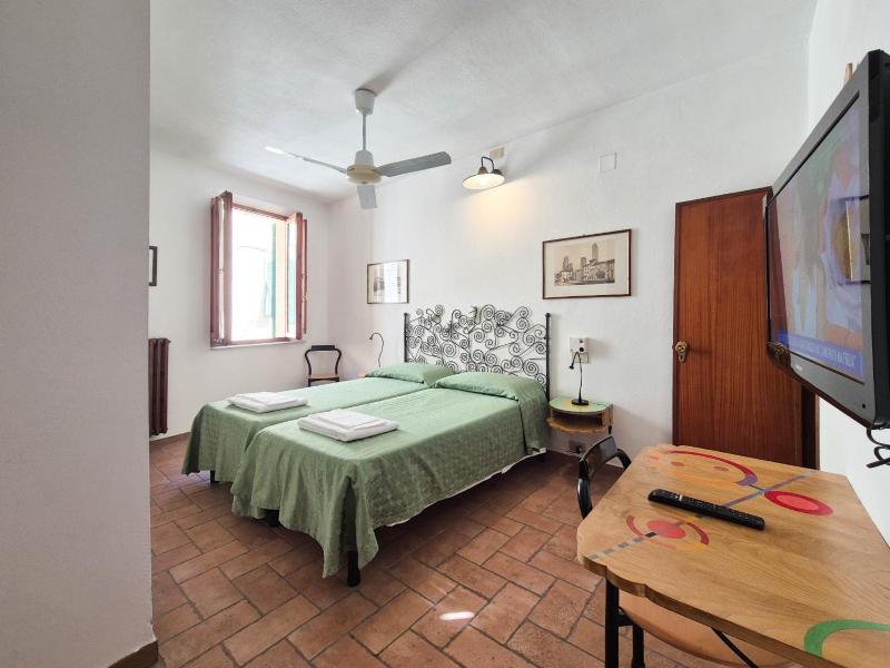 Triple Room image 2