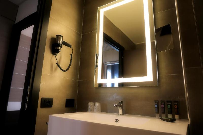 Superior Double Room image 3