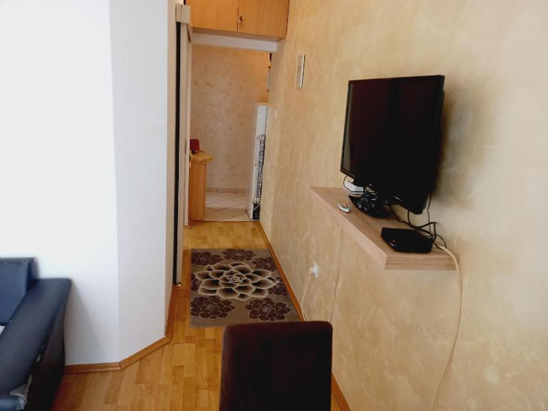 B4 - image 7