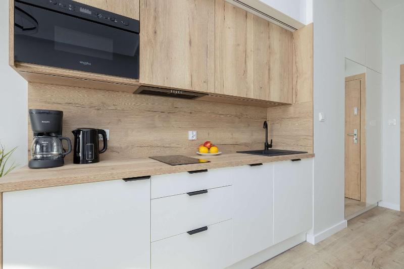 Cozy Studio with River View Spadochroniarzy with Parking & SPA by Noclegi Renters - image 33