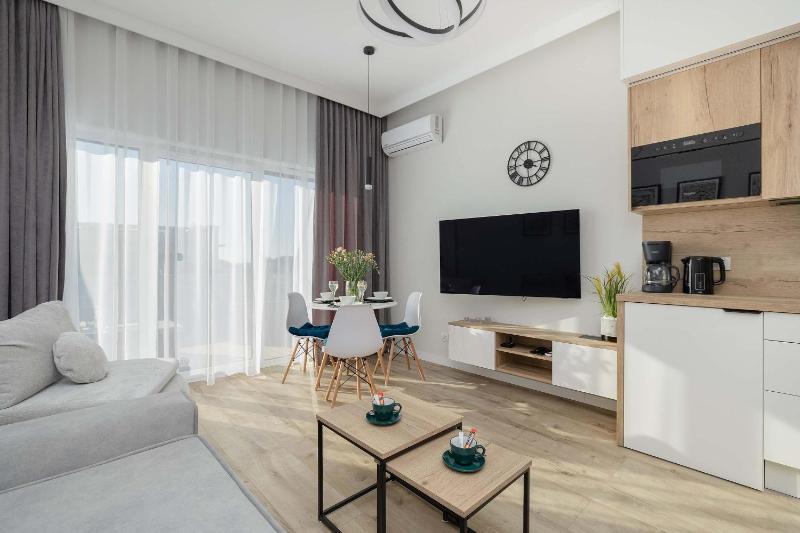 Cozy Studio with River View Spadochroniarzy with Parking & SPA by Noclegi Renters - image 34