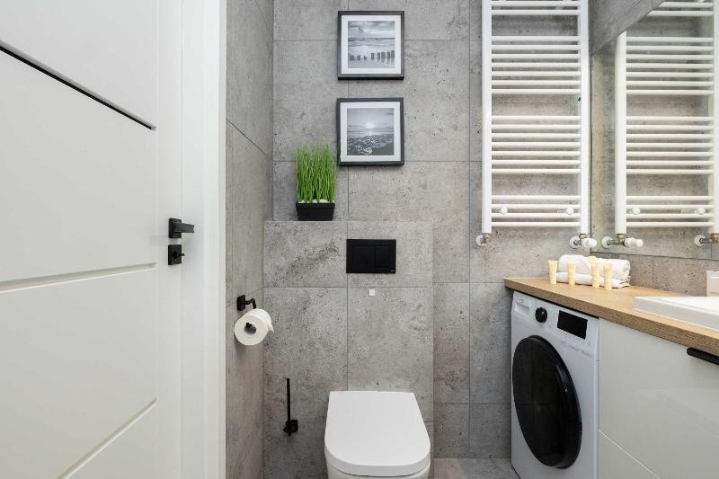 Cozy Studio with River View Spadochroniarzy with Parking & SPA by Noclegi Renters - image 15