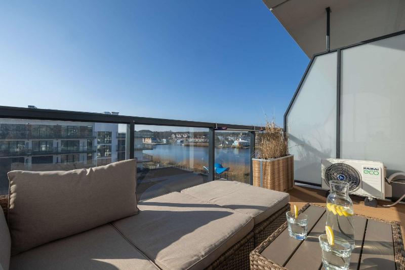 Cozy Studio with River View Spadochroniarzy with Parking & SPA by Noclegi Renters - image 26