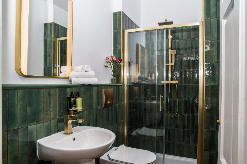 Superior Queen Room image 4