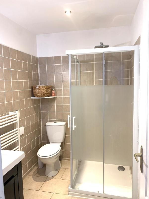 One-Bedroom Apartment image 4