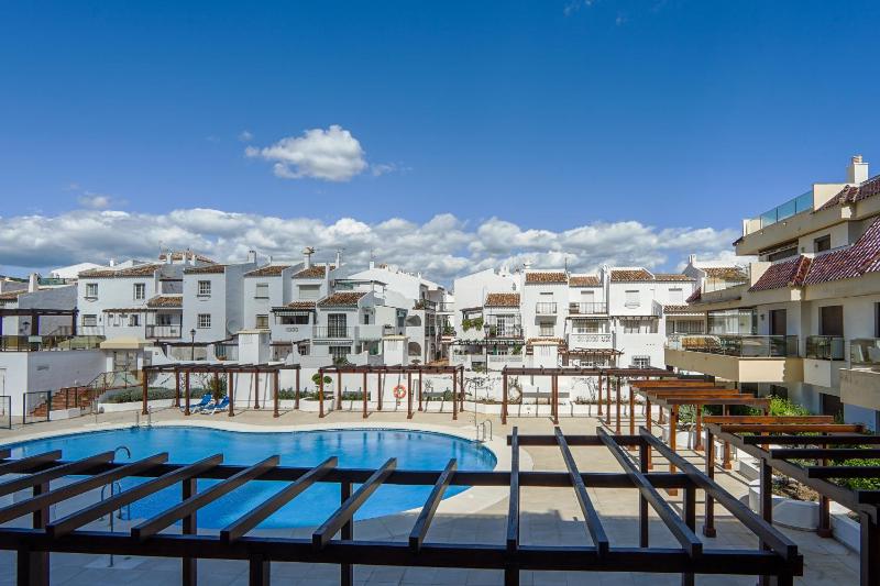 Beach side apartment La Duquesa - image 1