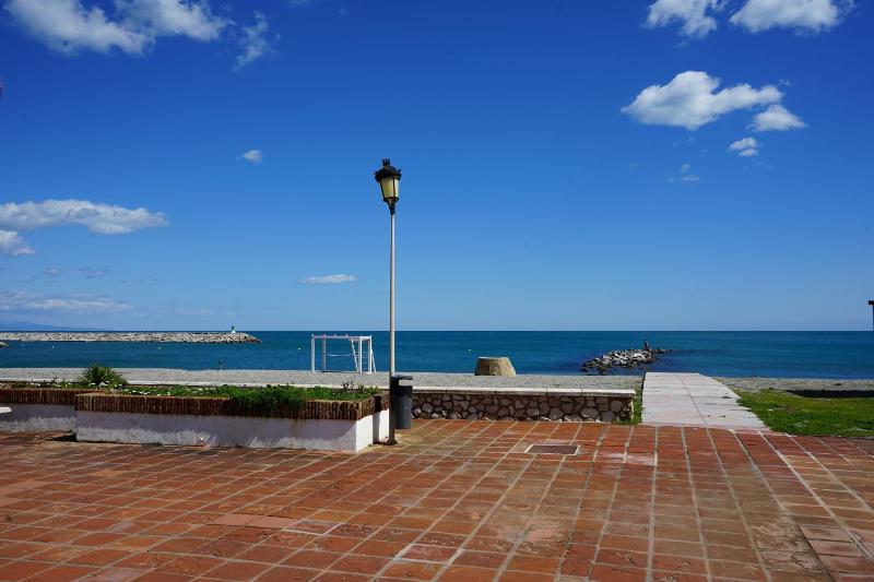 Beach side apartment La Duquesa - image 14