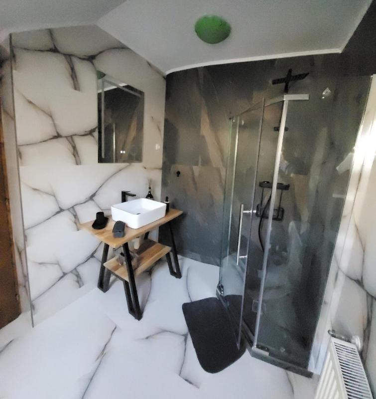 Double or Twin Room image 3