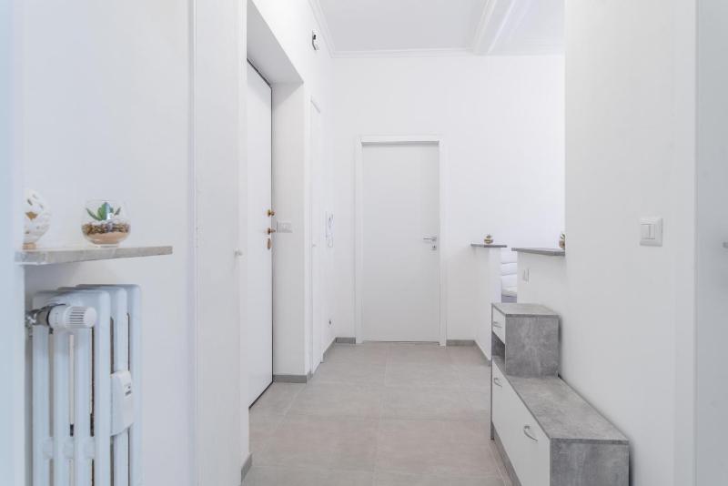 Bright and Central Flat - Metro & Station Nearby - image 6