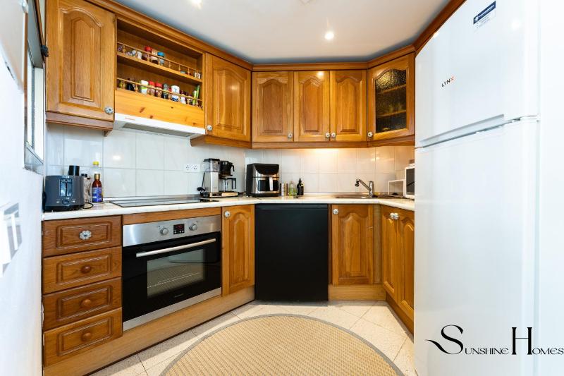 Seaview I 3BED I Sauna I Pool I Parking 60 - image 3