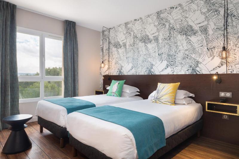 Standard Twin Room image 1