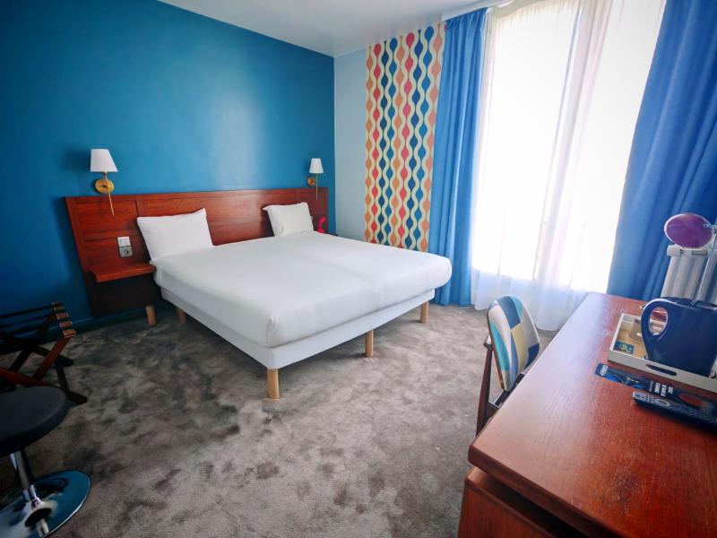 Standard Double Room image 3
