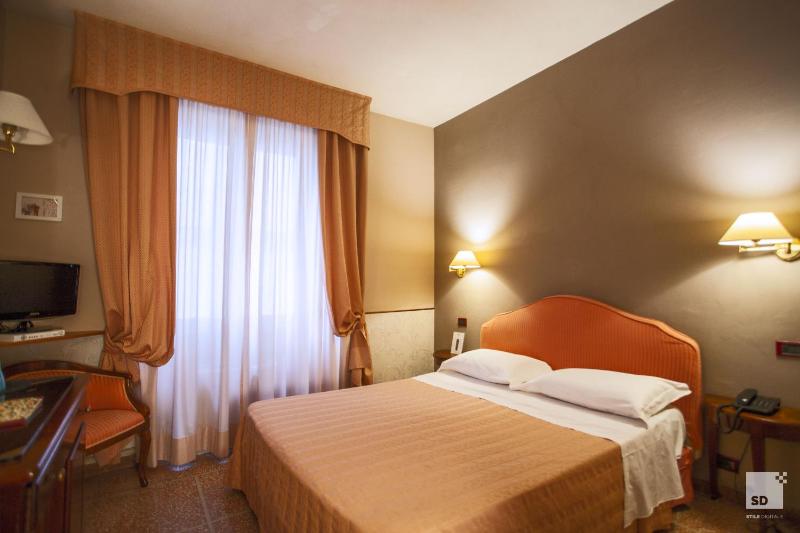Superior Double Room image 3