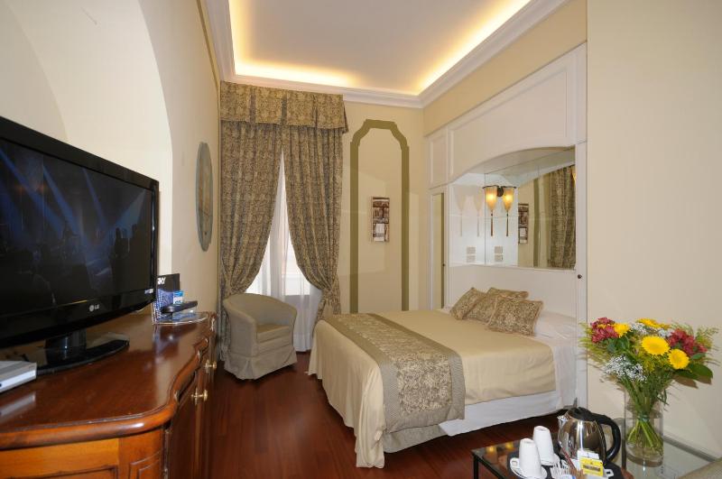 Double or Twin Room with Canal View image 3