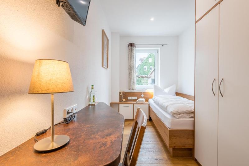 Single Room with Bathroom image 1