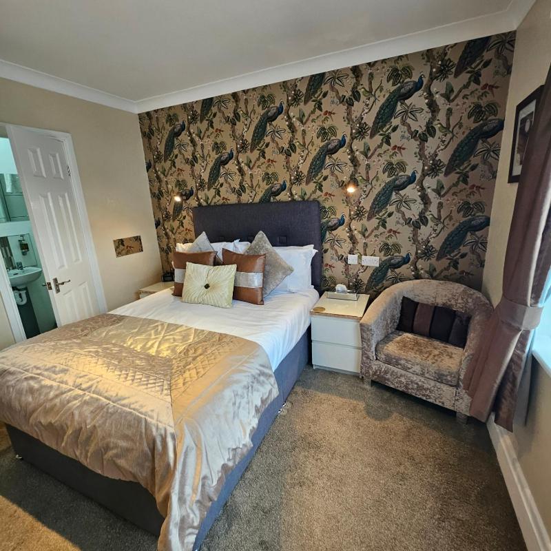 Double Room image 3