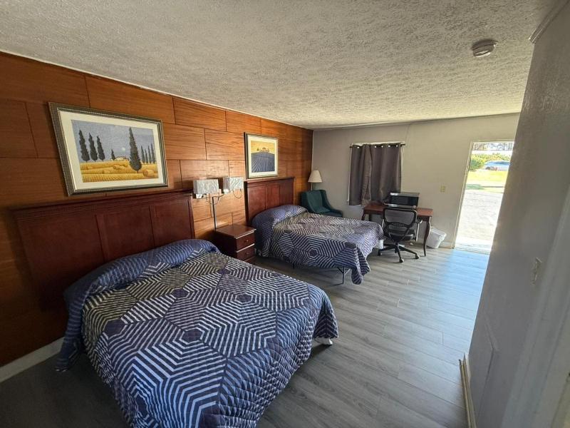 2 Full Bed Smoking image 4