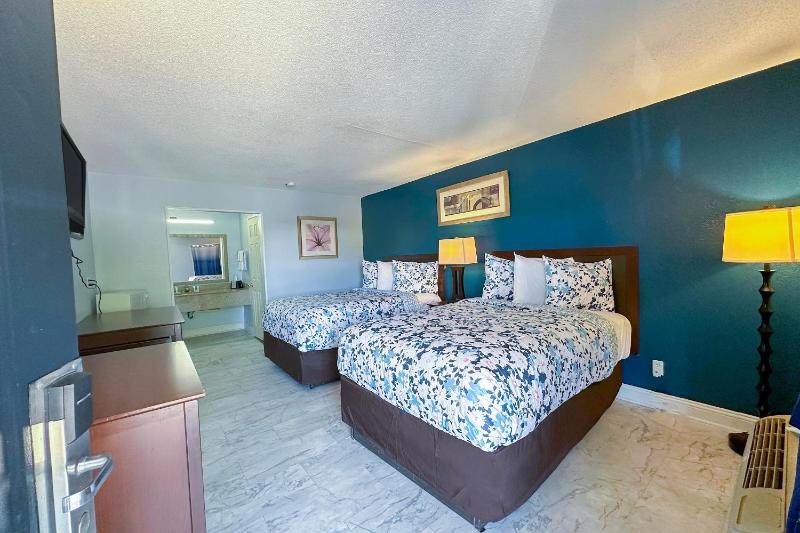2 Queen Beds Non-Smoking image 1