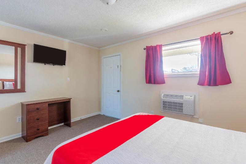 Queen Room image 2