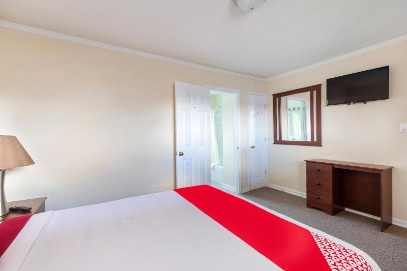 Queen Room image 3