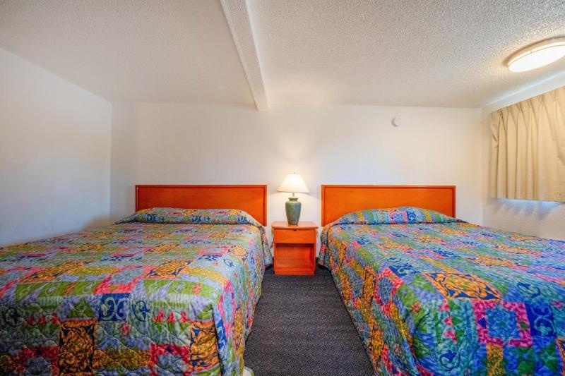 Unicorn Inn by OYO Portland - image 43