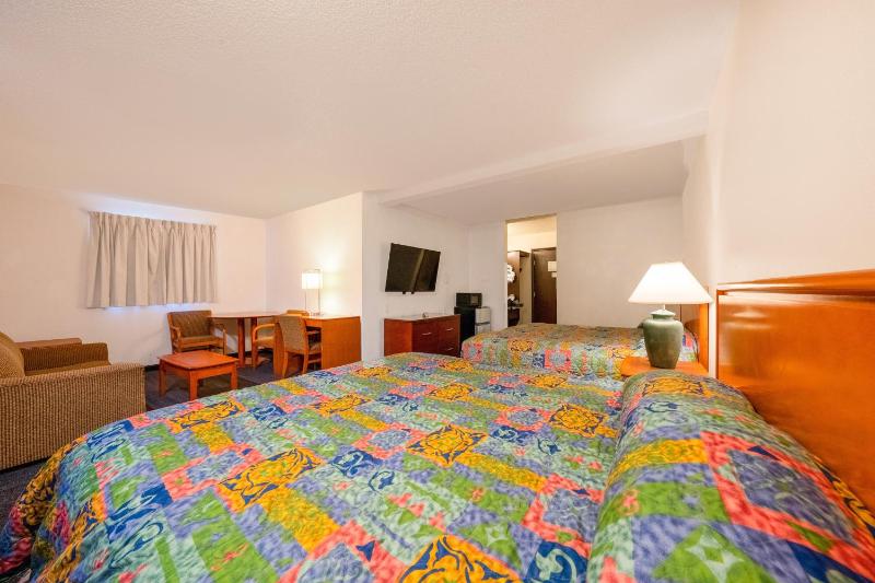 Unicorn Inn by OYO Portland - image 40