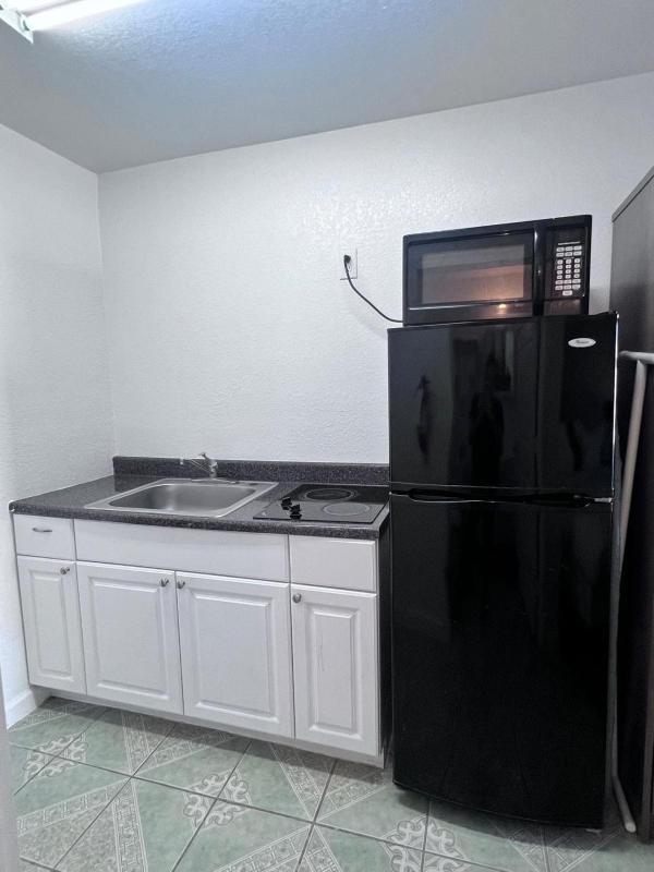 Premium 2 Queen Bed with Kitchenette image 4