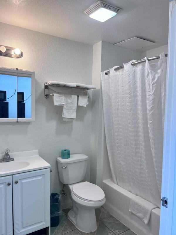 Premium 2 Queen Bed with Kitchenette image 2