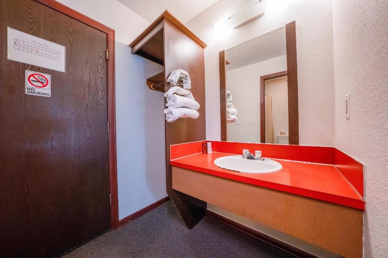 Unicorn Inn by OYO Portland - image 23