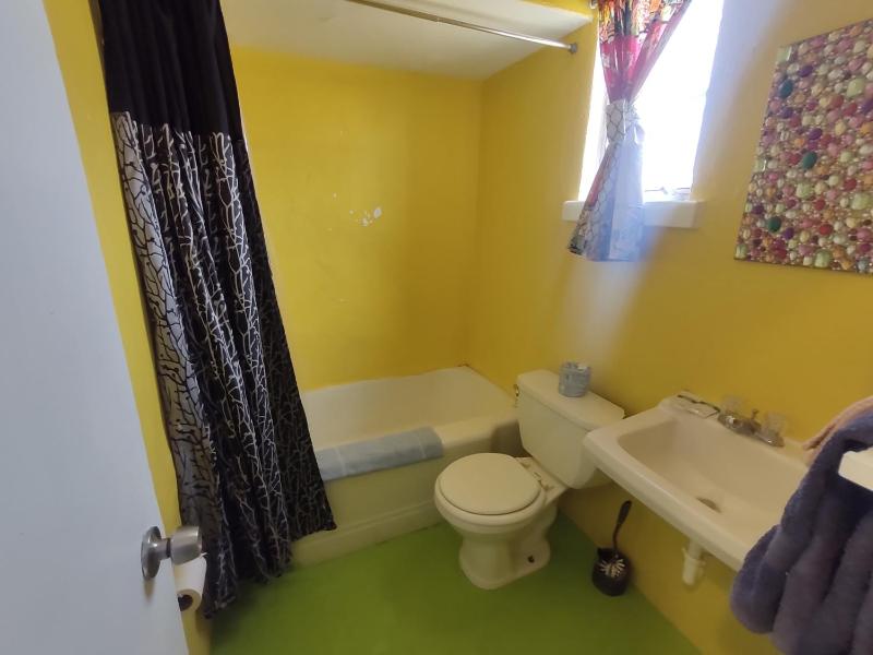 Queen Room image 4