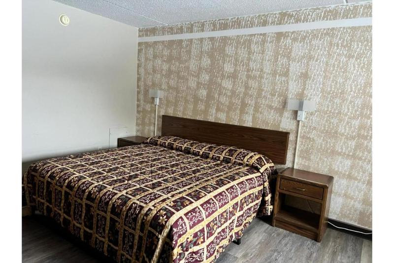 King Room - Non-Smoking image 1