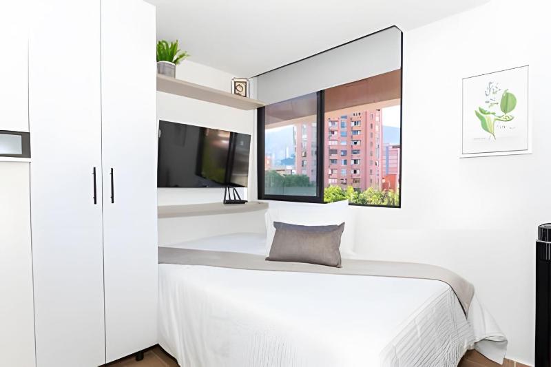 81 Living - image 3