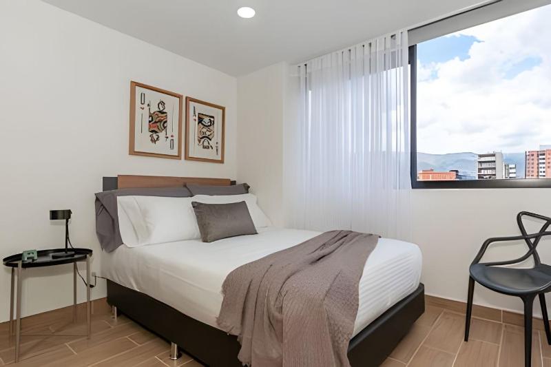 81 Living - image 15