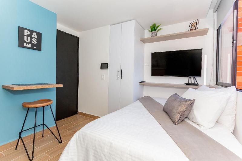 81 Living - image 7