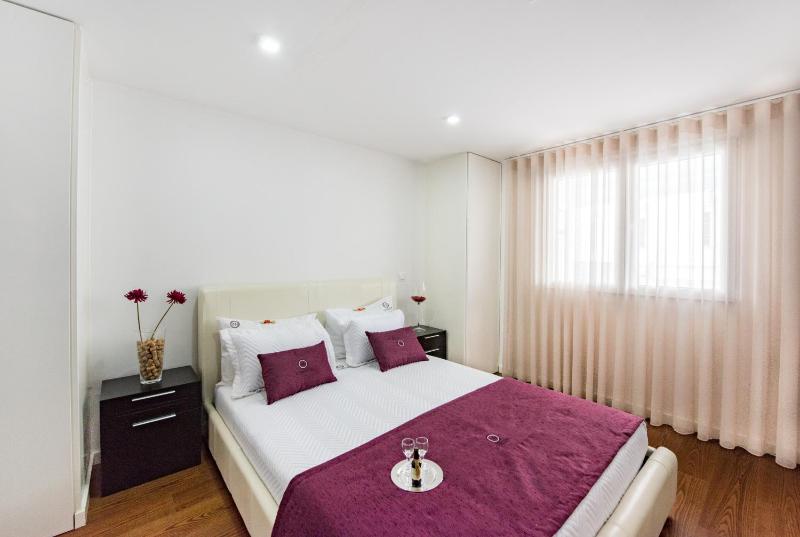Lounge Inn Guest House - image 9