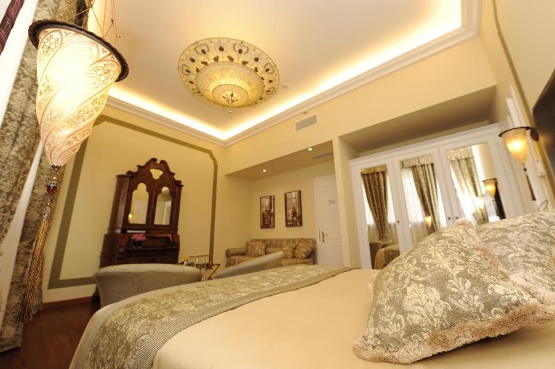 Deluxe Double Room image 1