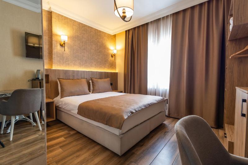 Standard Double Room image 3