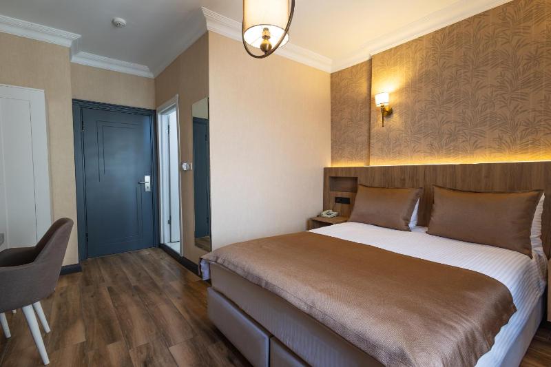 Standard Double Room image 2