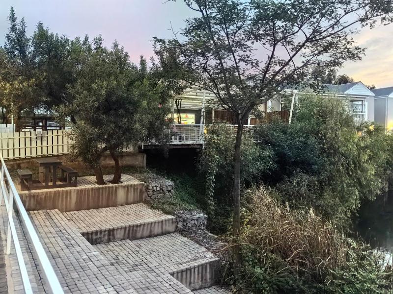 Your Perfect Escape with Breathtaking Lake Views - image 3