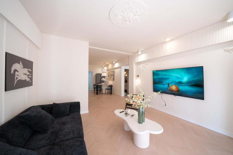 Molly Homestay - Nanjing East Road the Bund 3-Bedroom with Elevator Apartment - image 11