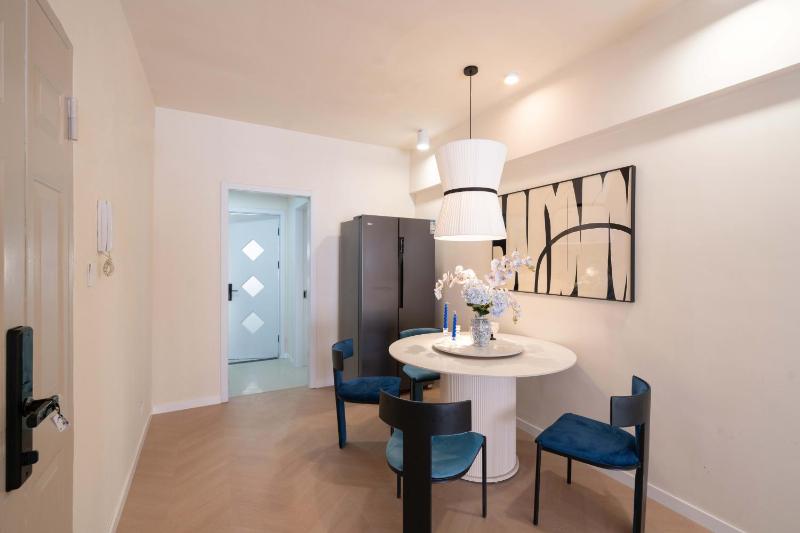 Molly Homestay - Nanjing East Road the Bund 3-Bedroom with Elevator Apartment - image 5
