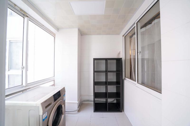 Molly Homestay - Nanjing East Road the Bund 3-Bedroom with Elevator Apartment - image 6