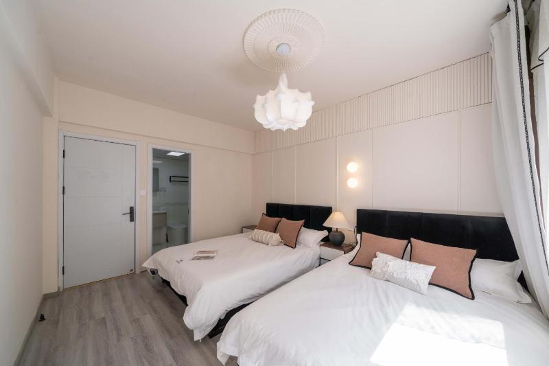 Molly Homestay - Nanjing East Road the Bund 3-Bedroom with Elevator Apartment - image 8