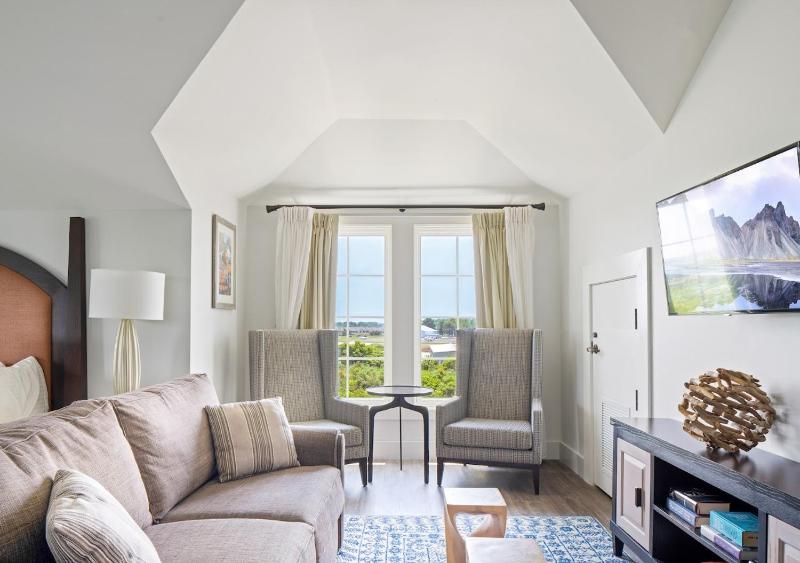 KENT ISLAND SUITE image 4