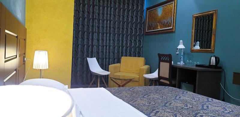 Deluxe King Room image 1