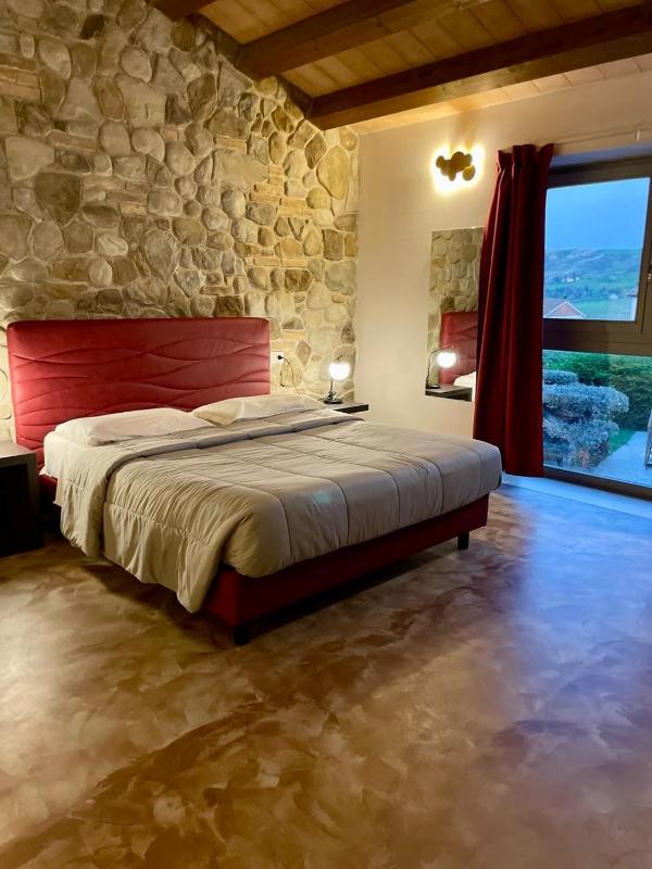 King Room with Spa Bath image 1