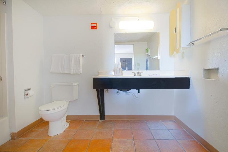 King Room - Disability Access - Non-Smoking image 3