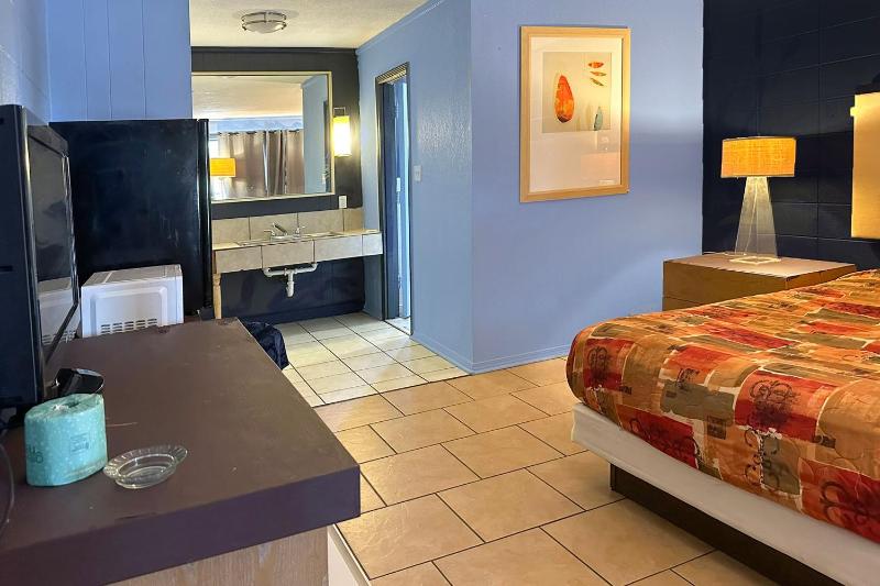 Family Room image 4
